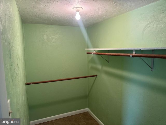 3120 CROOKED WIND LN, York, PA 17404