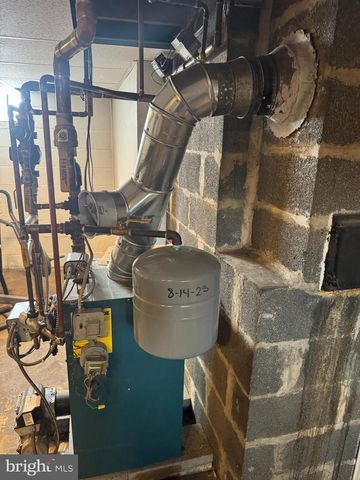 3120 CROOKED WIND LN, York, PA 17404