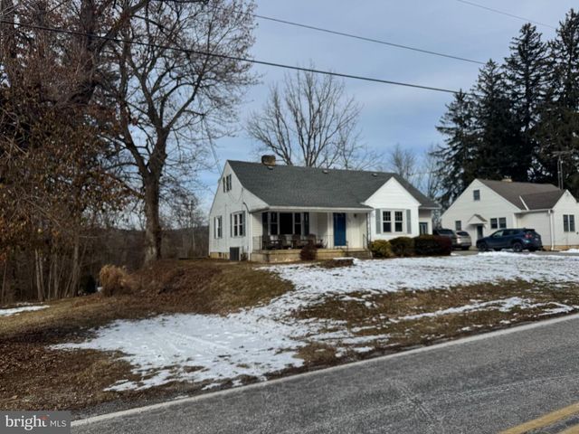 3120 CROOKED WIND LN, York, PA 17404