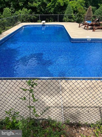 3120 CROOKED WIND LN, York, PA 17404