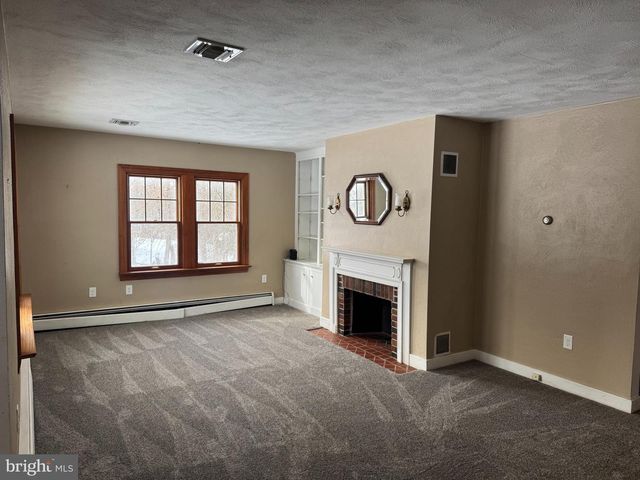 3120 CROOKED WIND LN, York, PA 17404