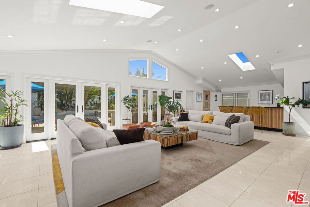 14236 Margate Street, Sherman Oaks, CA 91401 — exterior