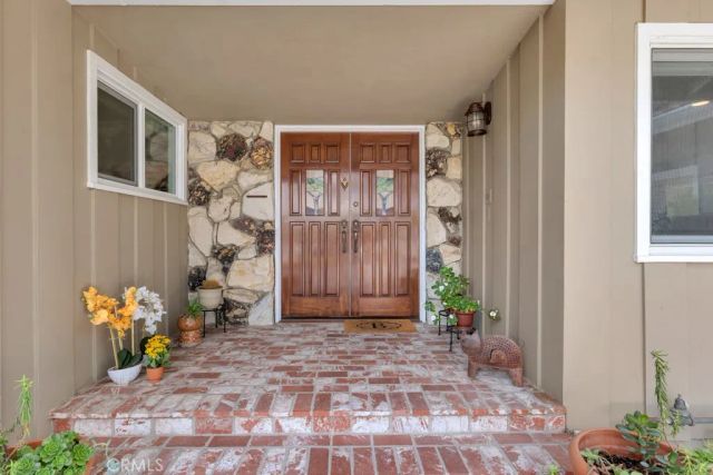 19832 Redwing Street, Woodland Hills, CA 91364