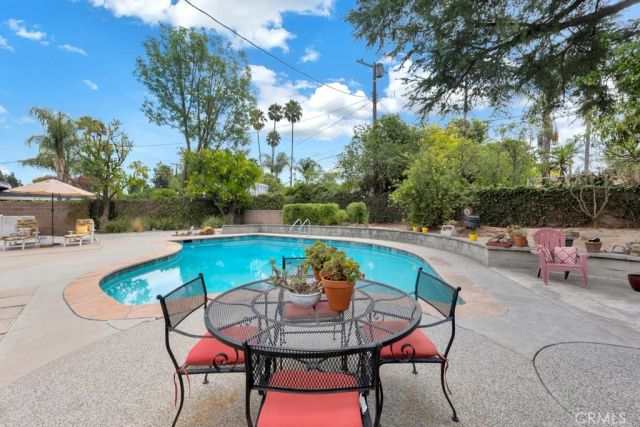 19832 Redwing Street, Woodland Hills, CA 91364