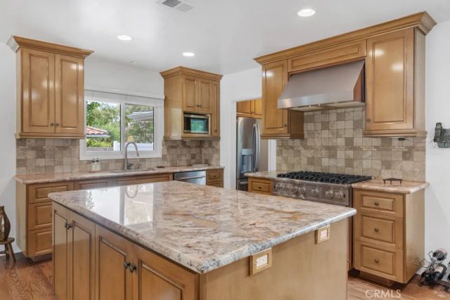 19832 Redwing Street, Woodland Hills, CA 91364