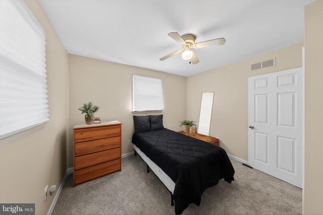 49 SPRING LAKE DR, Newark, DE 19711