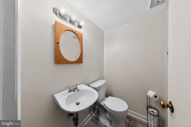 49 SPRING LAKE DR, Newark, DE 19711