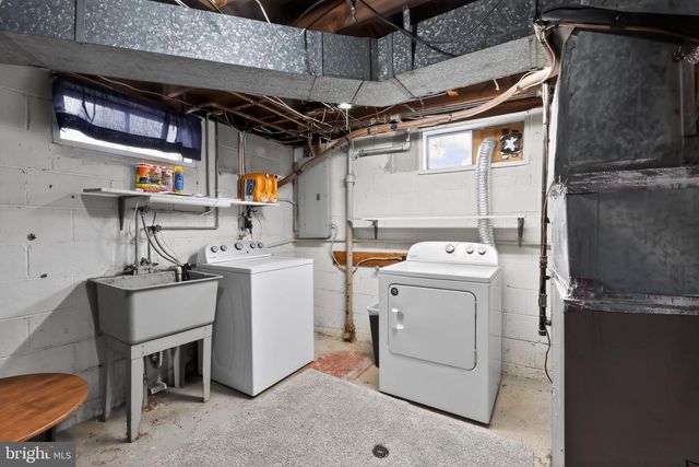 49 SPRING LAKE DR, Newark, DE 19711