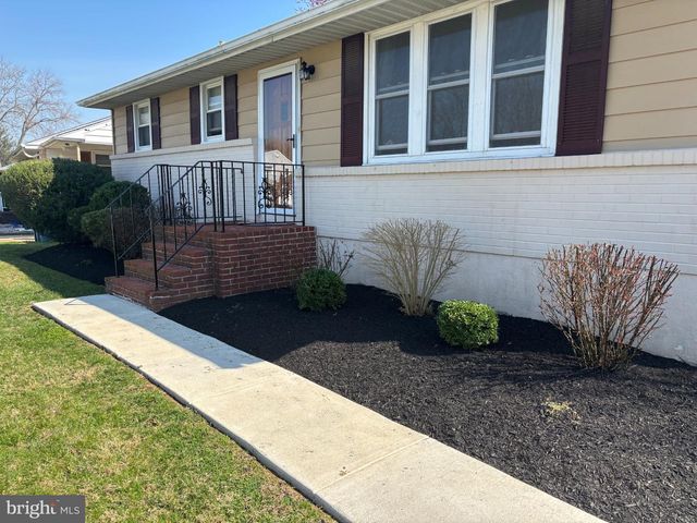 49 SPRING LAKE DR, Newark, DE 19711