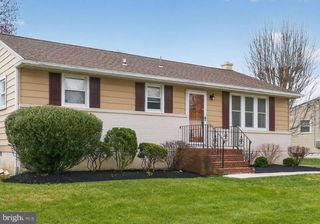 49 SPRING LAKE DR, Newark, DE 19711