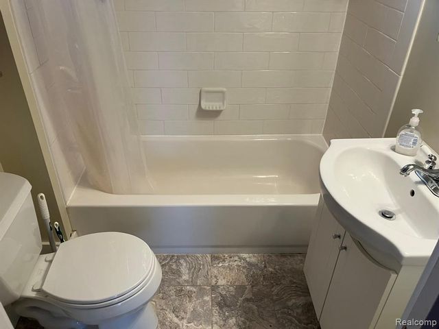 2520 Spruce Street, Port Huron, MI 48060