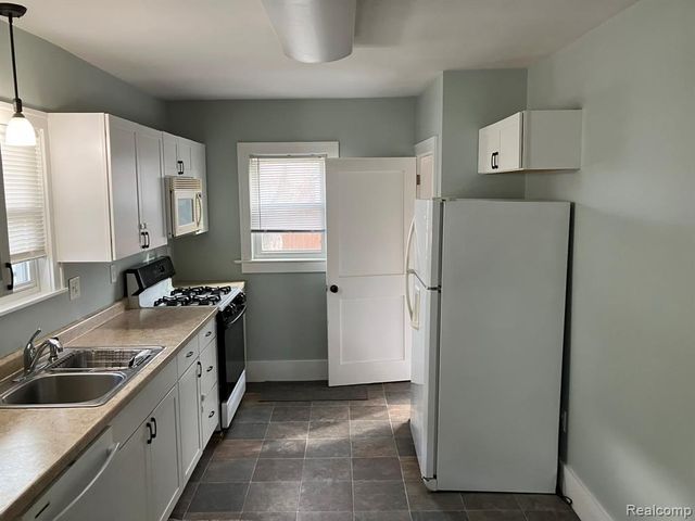 2520 Spruce Street, Port Huron, MI 48060