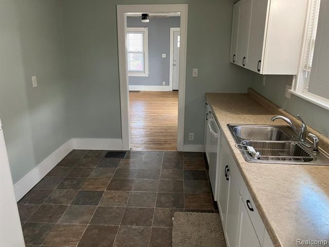 2520 Spruce Street, Port Huron, MI 48060