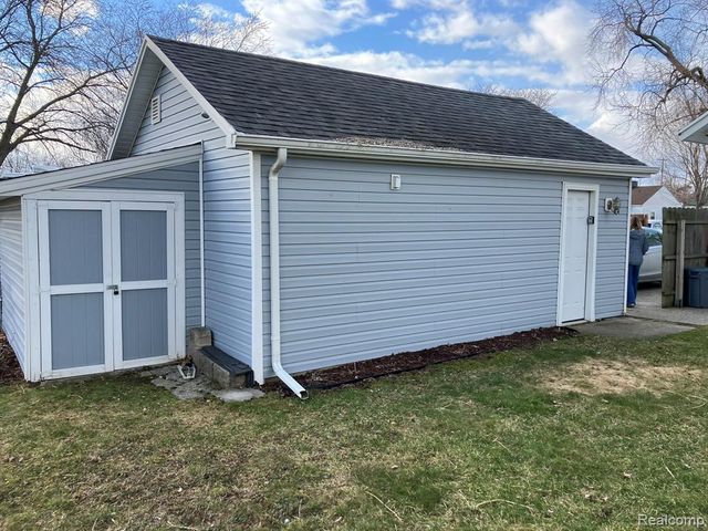 2520 Spruce Street, Port Huron, MI 48060