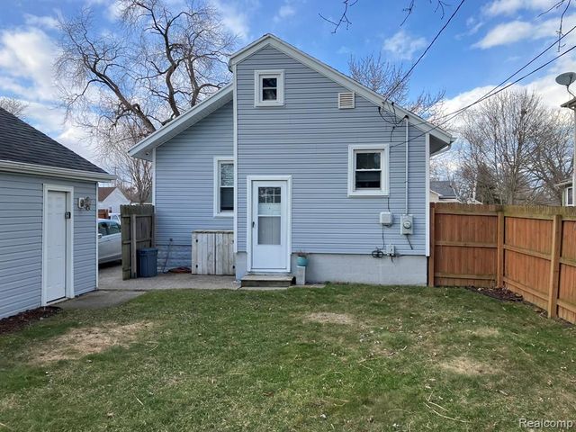 2520 Spruce Street, Port Huron, MI 48060