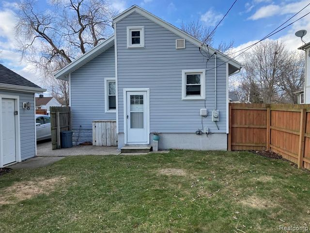 2520 Spruce Street, Port Huron, MI 48060