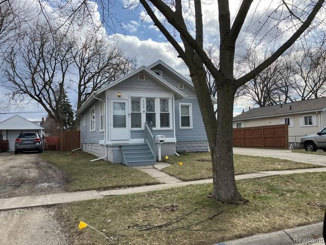 2520 Spruce Street, Port Huron, MI 48060