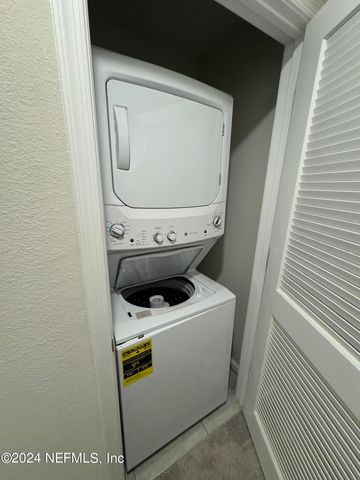 5984 CREEKSIDE CROSSING Drive, Jacksonville, FL 32210