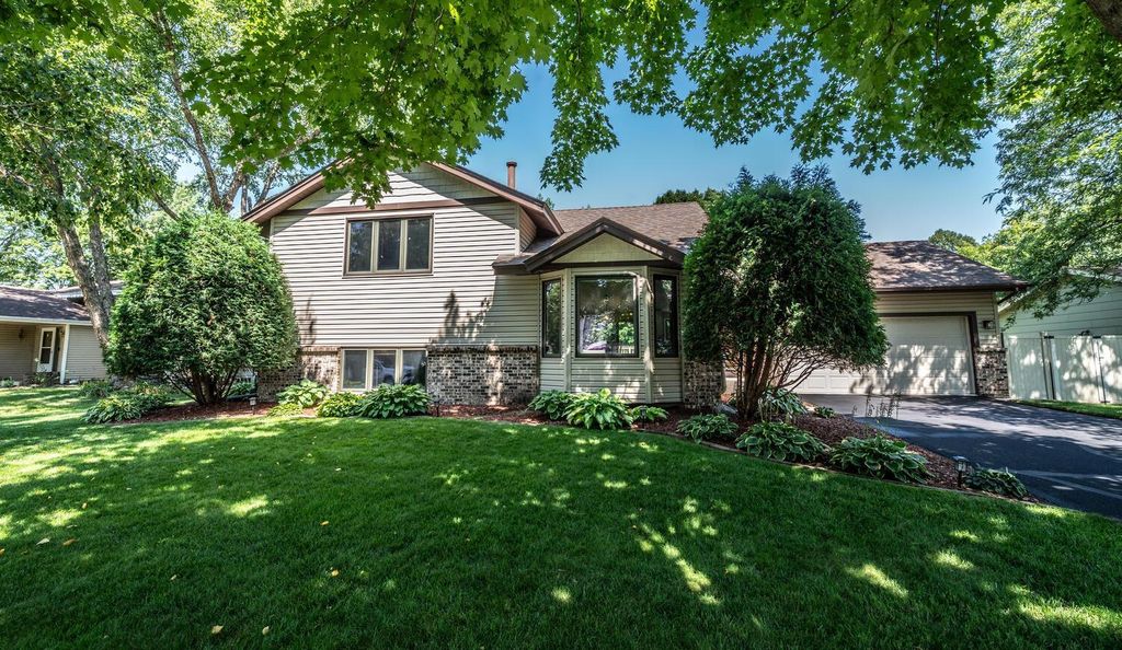 917 Jefferson Lane, Eagan, MN 55123