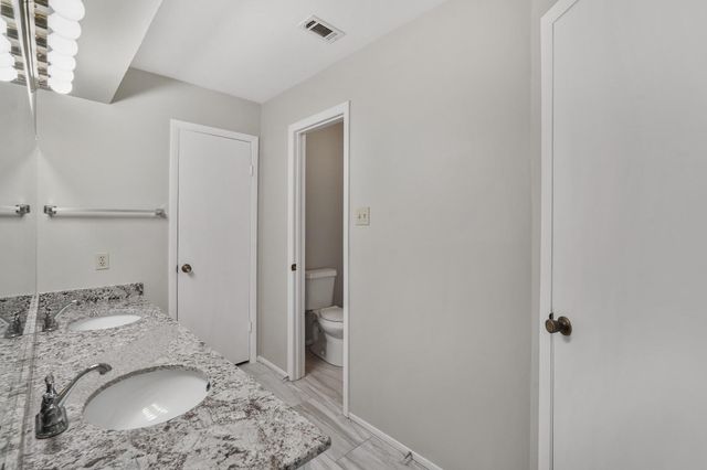 10814 Sugar Hill Drive A, Houston, TX 77042