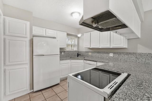 10814 Sugar Hill Drive A, Houston, TX 77042