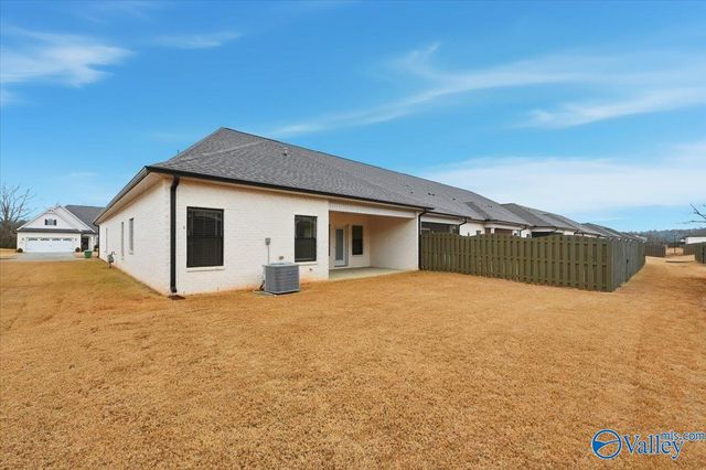 457 Legend Oak Way SW, Huntsville, AL 35824