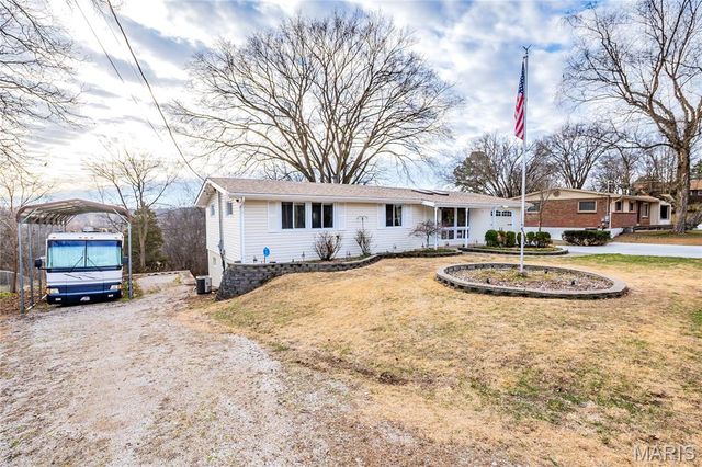 52 Glenwood Drive, Fenton, MO 63026