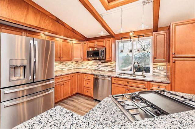 52 Glenwood Drive, Fenton, MO 63026