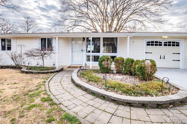 52 Glenwood Drive, Fenton, MO 63026
