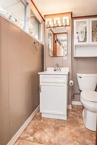 52 Glenwood Drive, Fenton, MO 63026