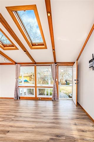 52 Glenwood Drive, Fenton, MO 63026