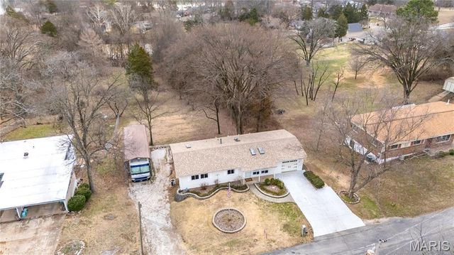52 Glenwood Drive, Fenton, MO 63026