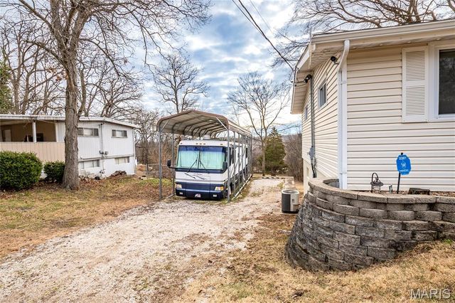 52 Glenwood Drive, Fenton, MO 63026