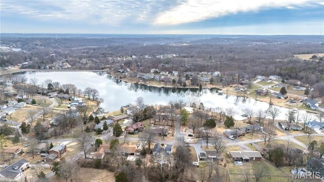 52 Glenwood Drive, Fenton, MO 63026