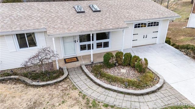 52 Glenwood Drive, Fenton, MO 63026