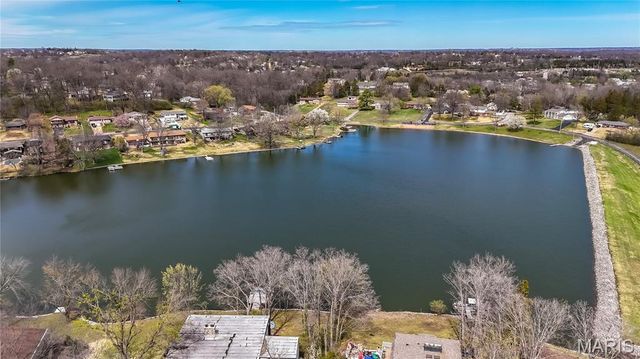 52 Glenwood Drive, Fenton, MO 63026