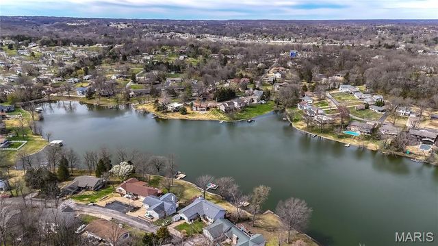 52 Glenwood Drive, Fenton, MO 63026