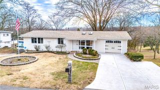 52 Glenwood Drive, Fenton, MO 63026