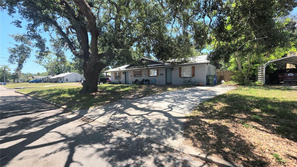 Image 3 of property listing at 2126 2ND AVENUE E, Bradenton, FL 34208