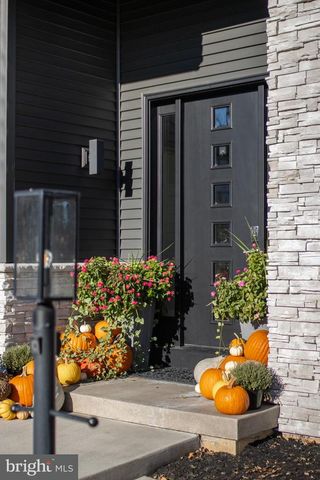 229 IVY HILL DR, State College, PA 16801