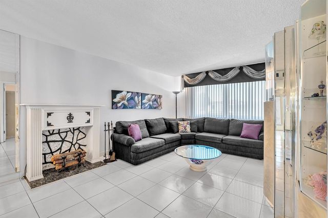 6670 Royal Palm Boulevard 110, Margate, FL 33063