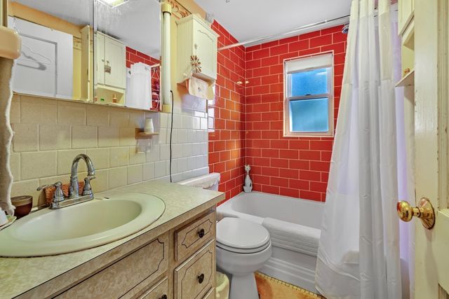 32 Harriet Rd, Abington, MA 02351