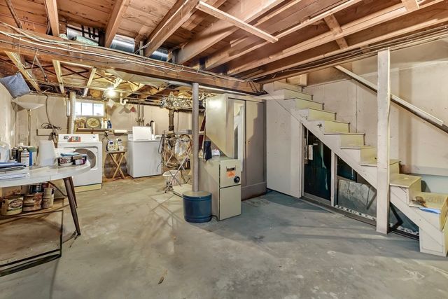 32 Harriet Rd, Abington, MA 02351