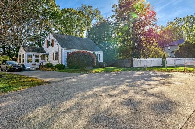 32 Harriet Rd, Abington, MA 02351