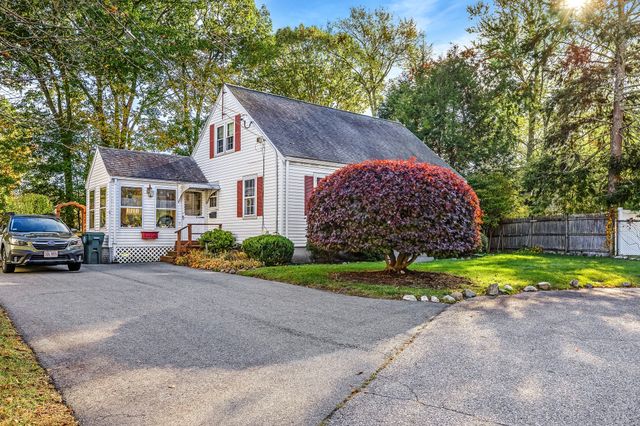 32 Harriet Rd, Abington, MA 02351