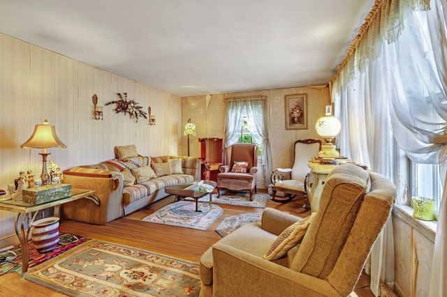 32 Harriet Rd, Abington, MA 02351