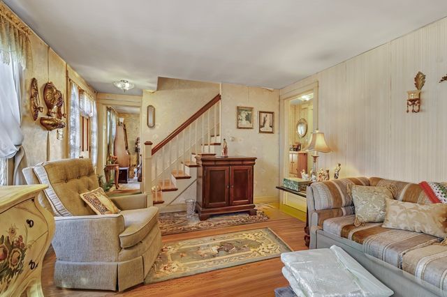 32 Harriet Rd, Abington, MA 02351