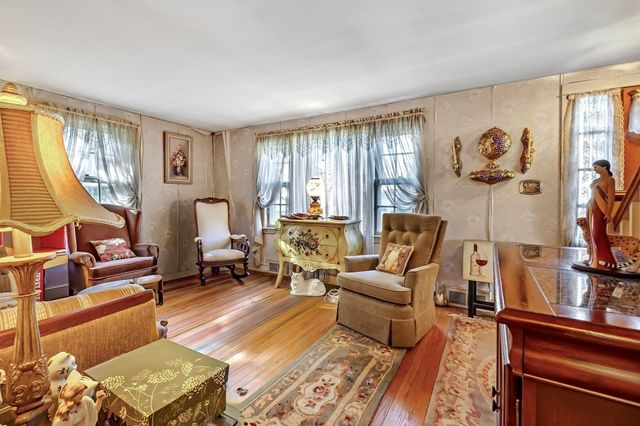 32 Harriet Rd, Abington, MA 02351
