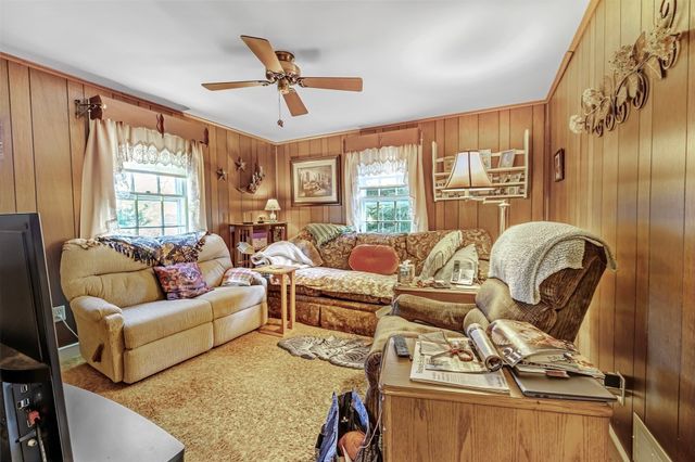 32 Harriet Rd, Abington, MA 02351