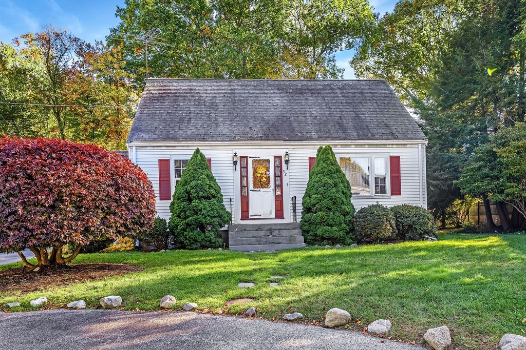 32 Harriet Rd, Abington, MA 02351